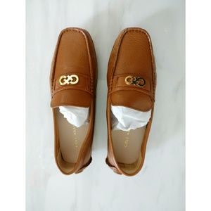 Cole Haan Shelby CH Logo


II